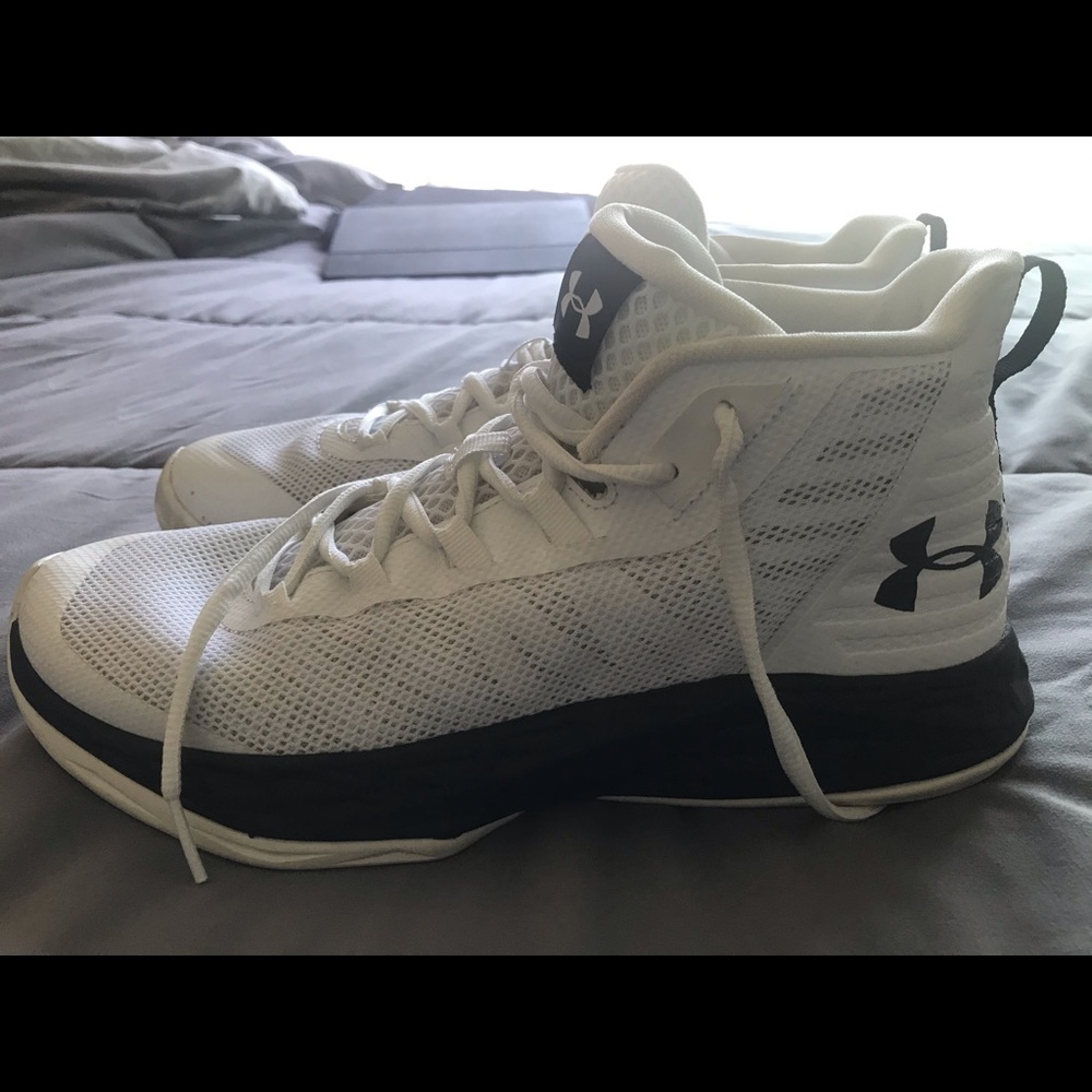 Men’s Under Armour basketball shoes